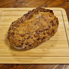Kovászos Tökmagos Félbarna Vekni Feketeszezámmal - 0,50kg Kovászos Tökmagos Félbarna Vekni Feketeszezámmal - 0,50kg