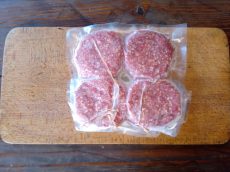 Borjú hamburger pogácsa - 4 db/csomag, ami 0,6 kg - GYORSFAGYASZTOTT
