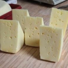Fehérpenésszel érlelt félkemény sajt - 3-4 hétig érlelt, kb. 0,25 kg - 9.180 Ft/kg